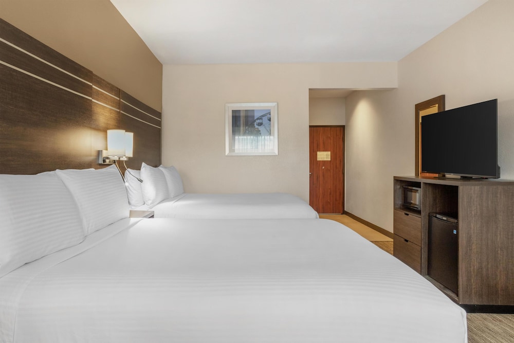 Best Western Champions Forest Inn and Suites 19/61