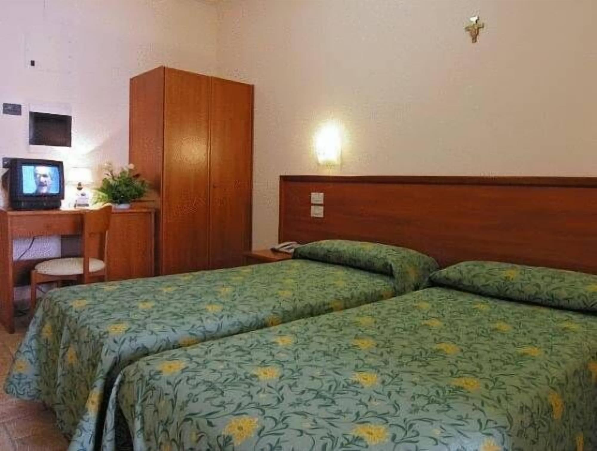 ROOM, TRIPLE