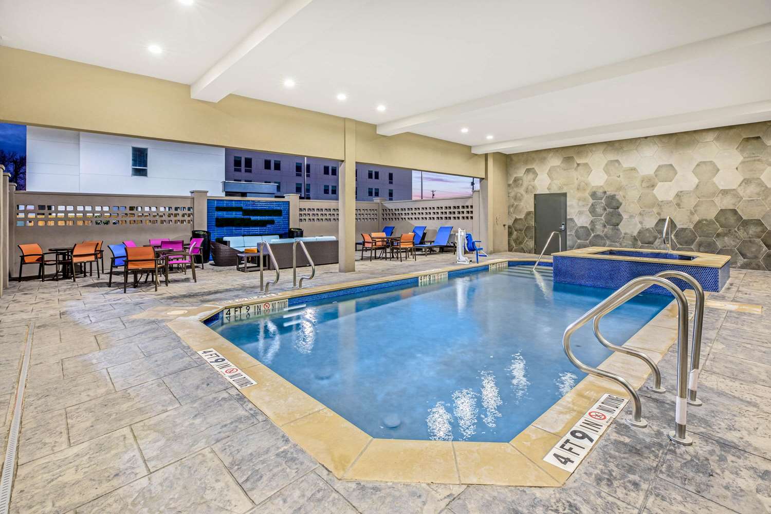La Quinta Inn And Suites By Wyndham Waco Downtown Baylor 24/42