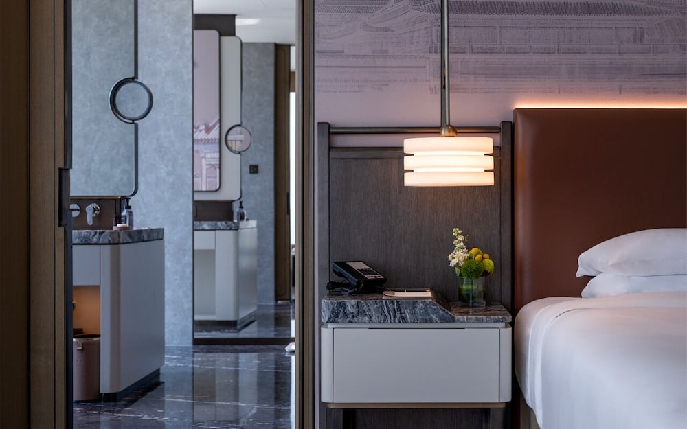 Jianguo Hotel Huanqiu 42/43