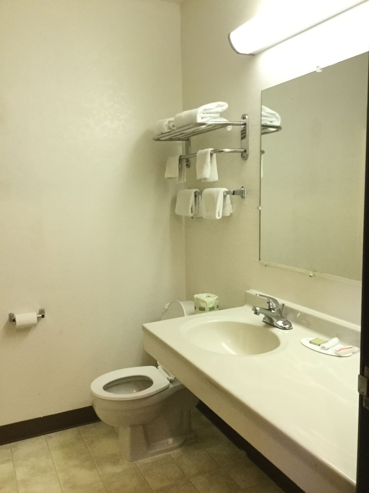 Super 8 By Wyndham Wayne 10/26