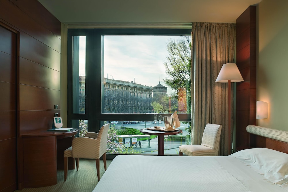 Unahotels Cusani Milan 33/69