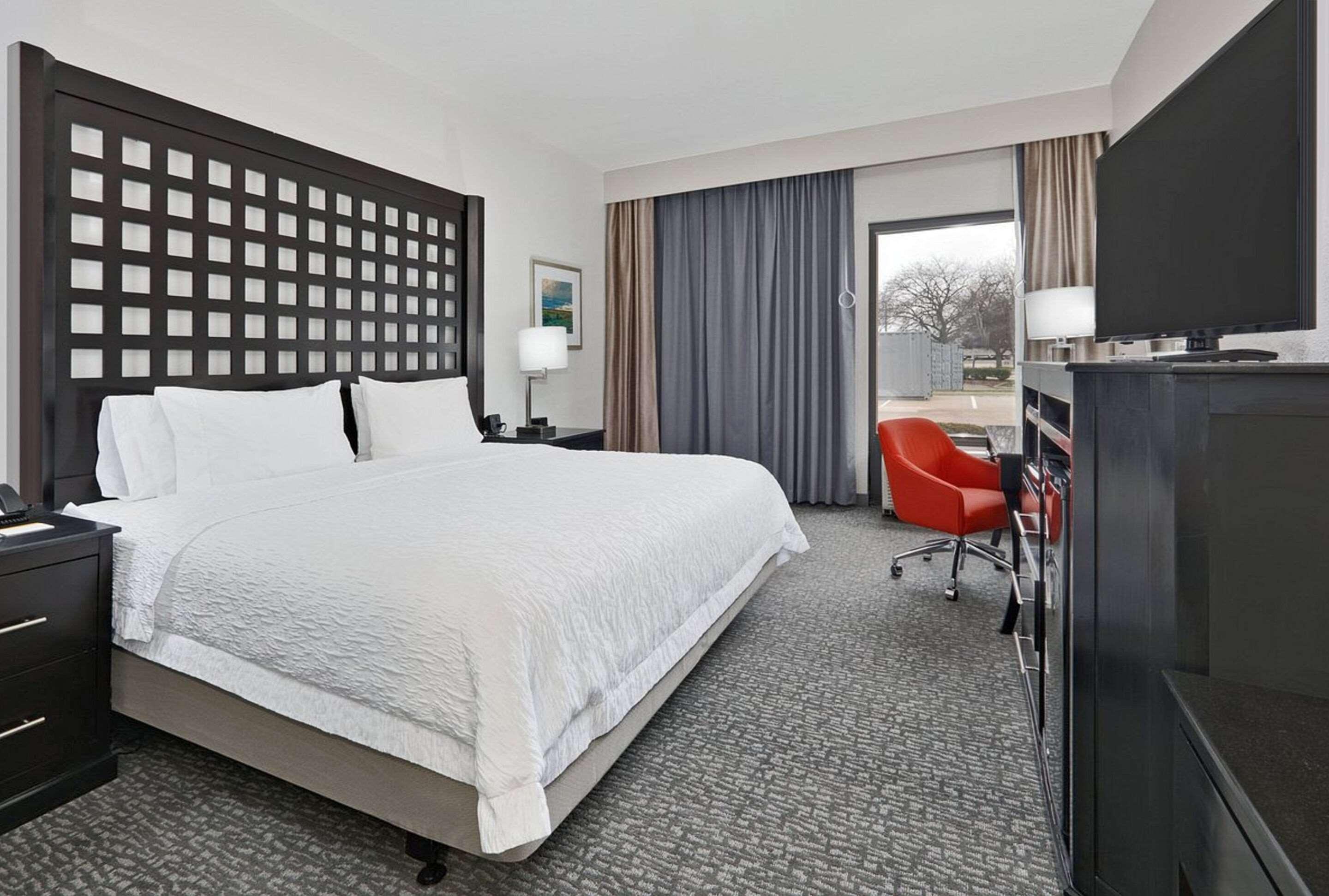 ROOM, KING BED