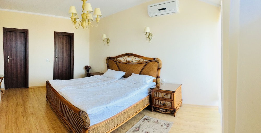Chateau Del Marina Complex Apartments 5/20