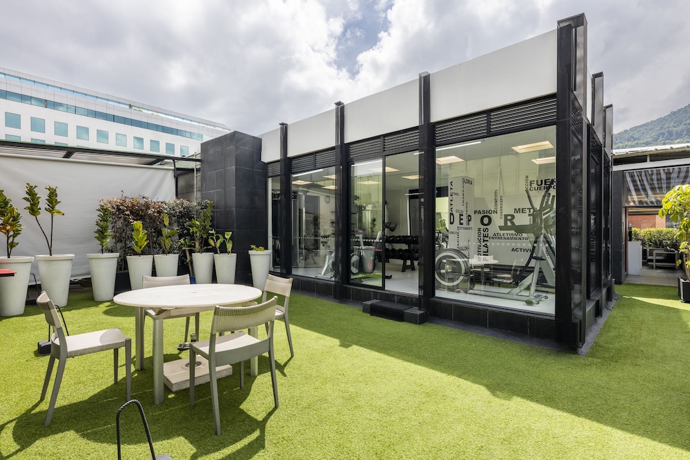 100 Luxury Suites By Preferred 74/76