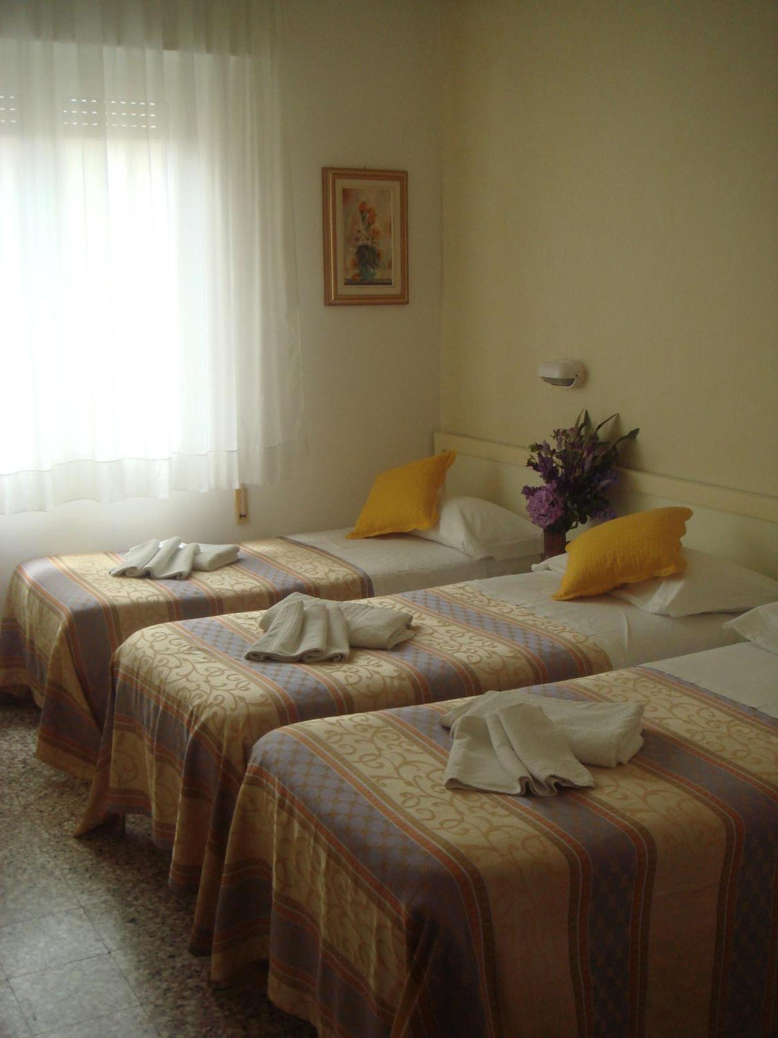 Room, Triple