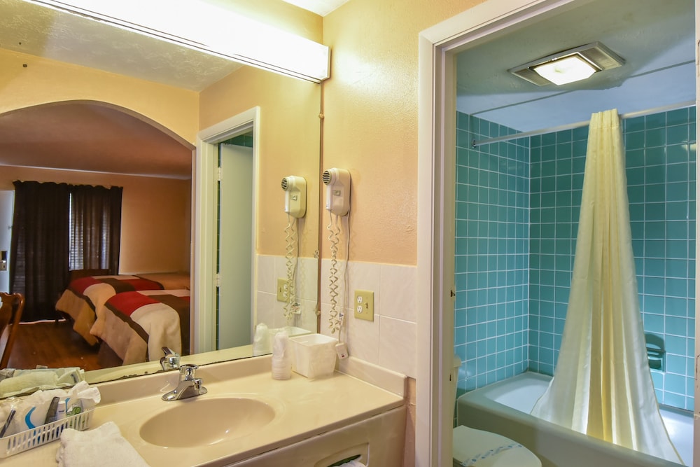Americas Best Value Inn & Suites Williamstown 30/61