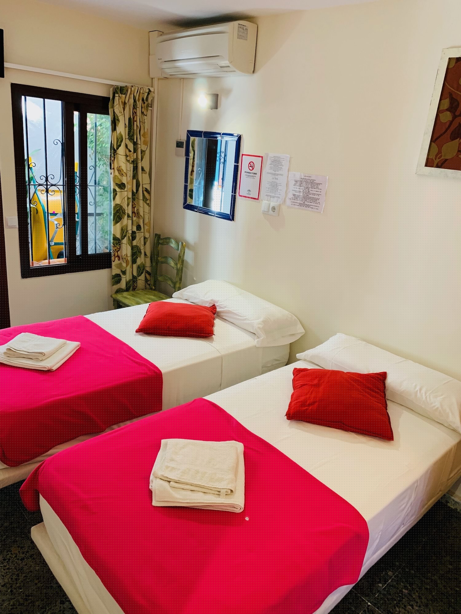 ROOM, SINGLE, PRIVATE BATHROOM