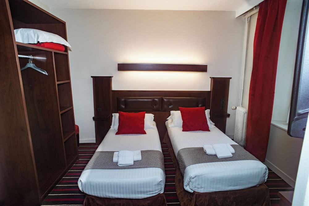 Hotel De L Univers 30/69