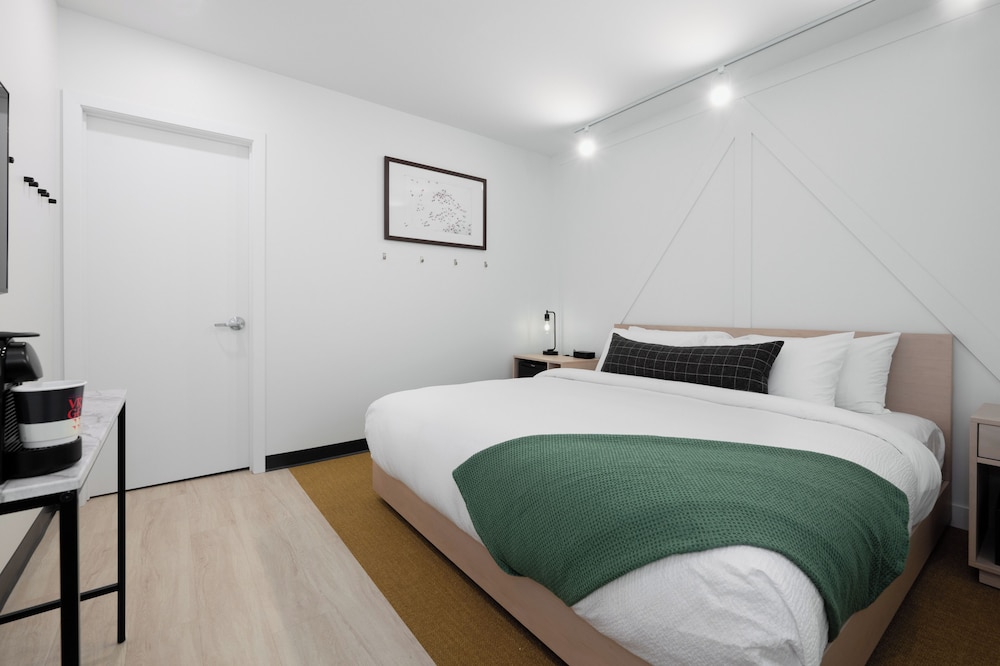Room at Gravity Haus Revelstoke, REVELSTOKE