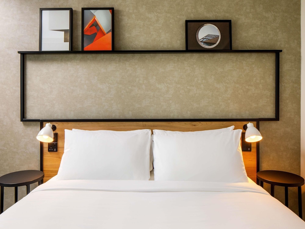 FAMILY, QUEEN BED, SOFA