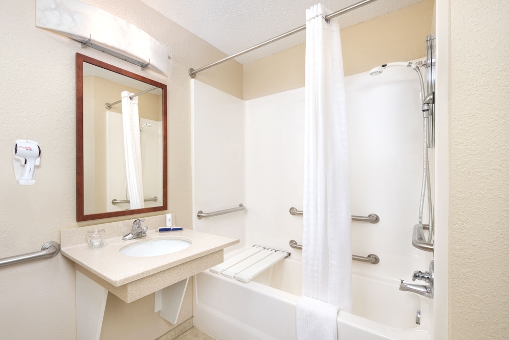 Candlewood Suites Kenosha 11/39