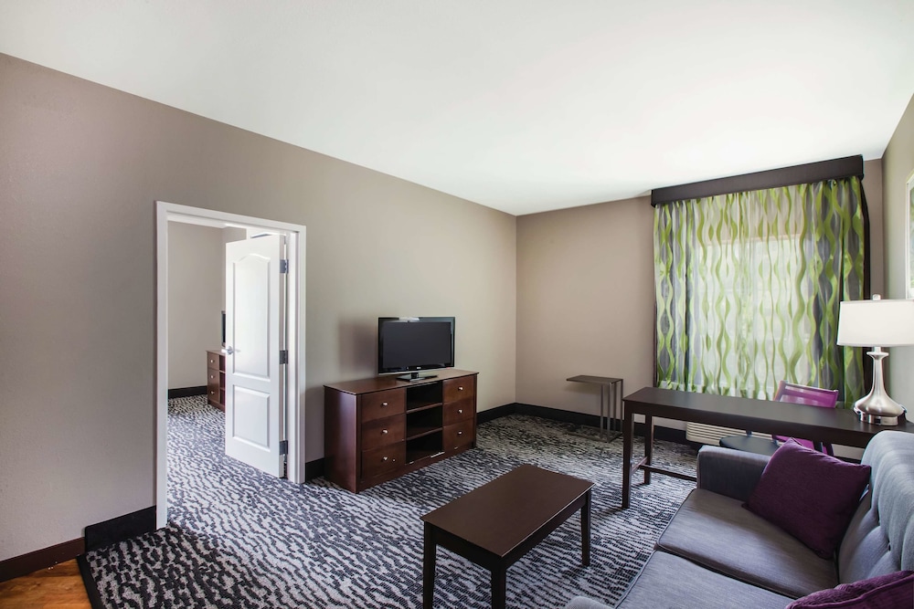 La Quinta Inn & Suites by Wyndham Baton Rouge Denham Springs 20/44