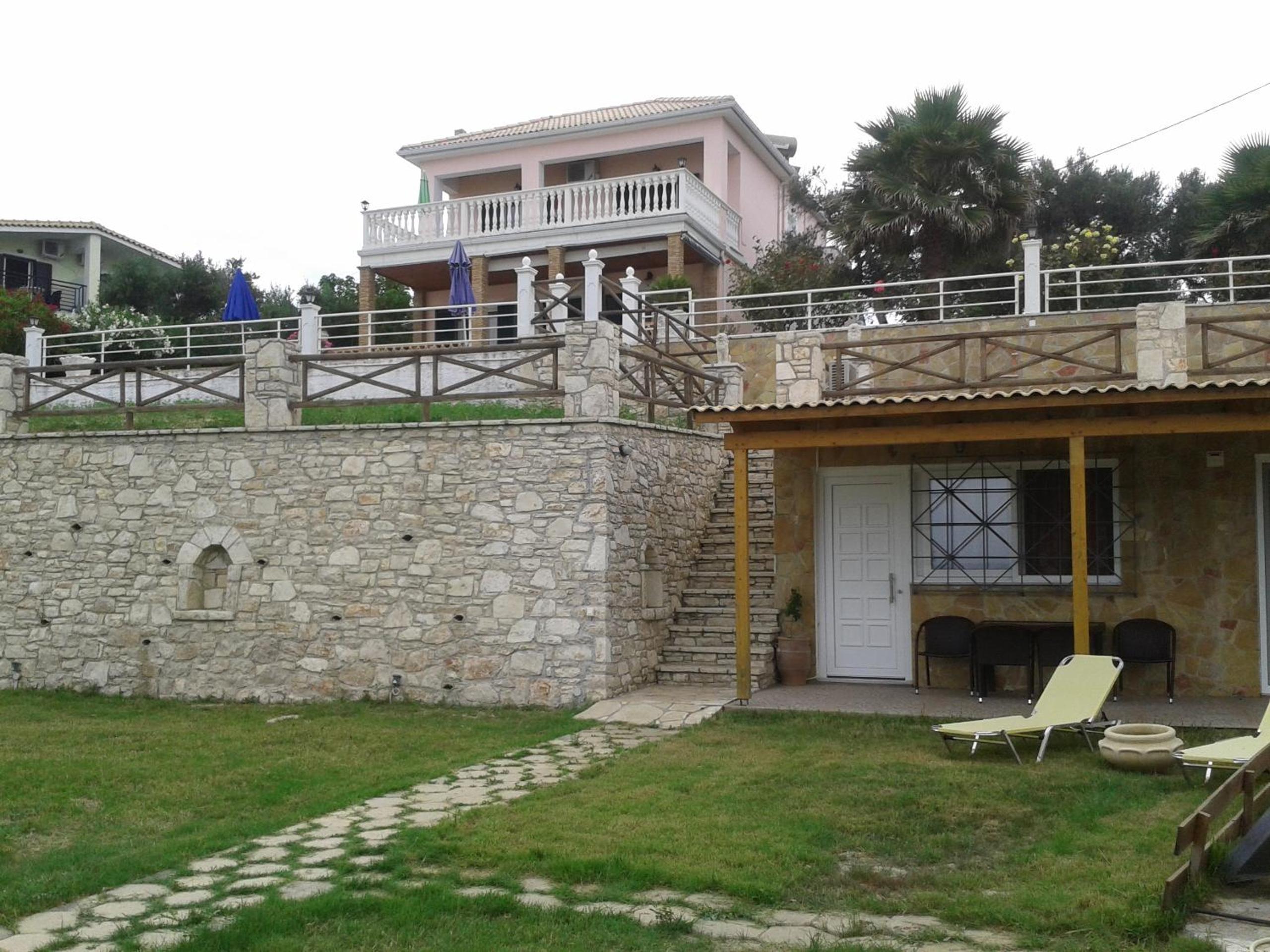 Laura Beach House 4/52