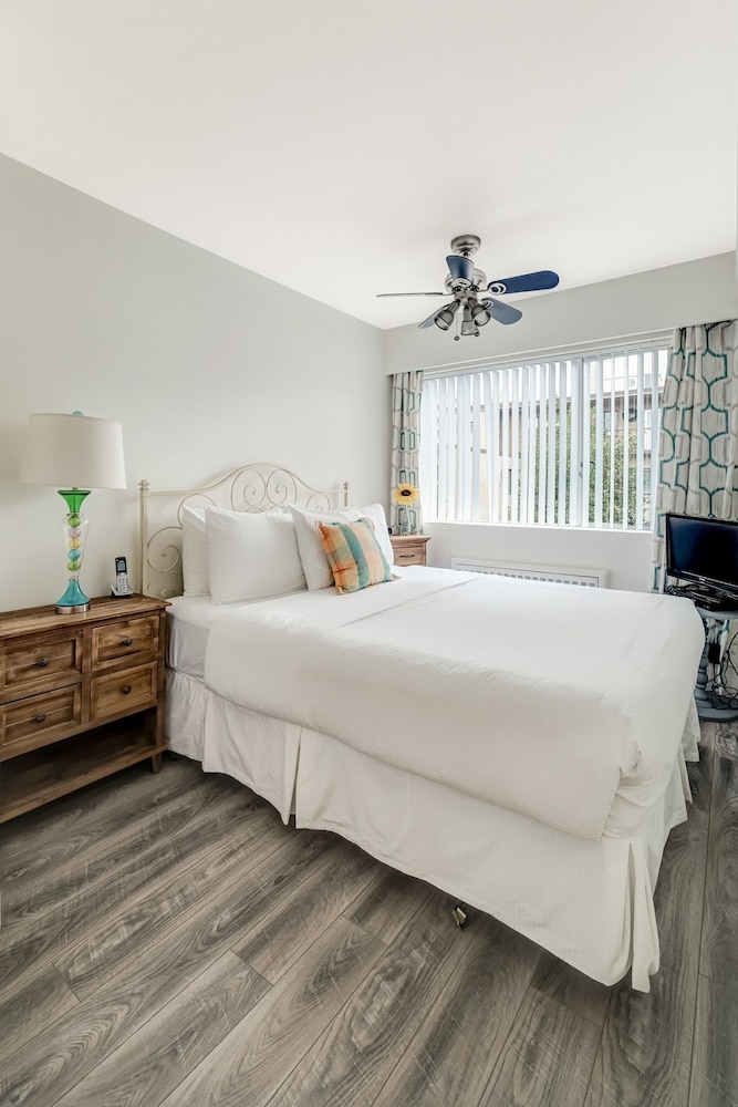 The Rosellen Suites At Stanley Park 34/74