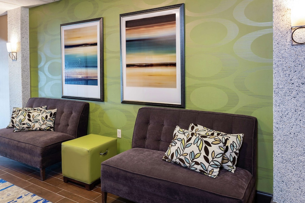 Hampton Inn East Lansing 28/45