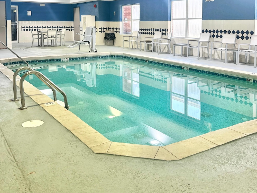 Comfort Inn and Suites Calhoun South 31/58