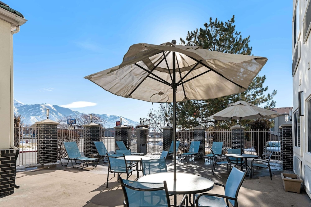 La Quinta Inn & Suites by Wyndham Logan 5/42
