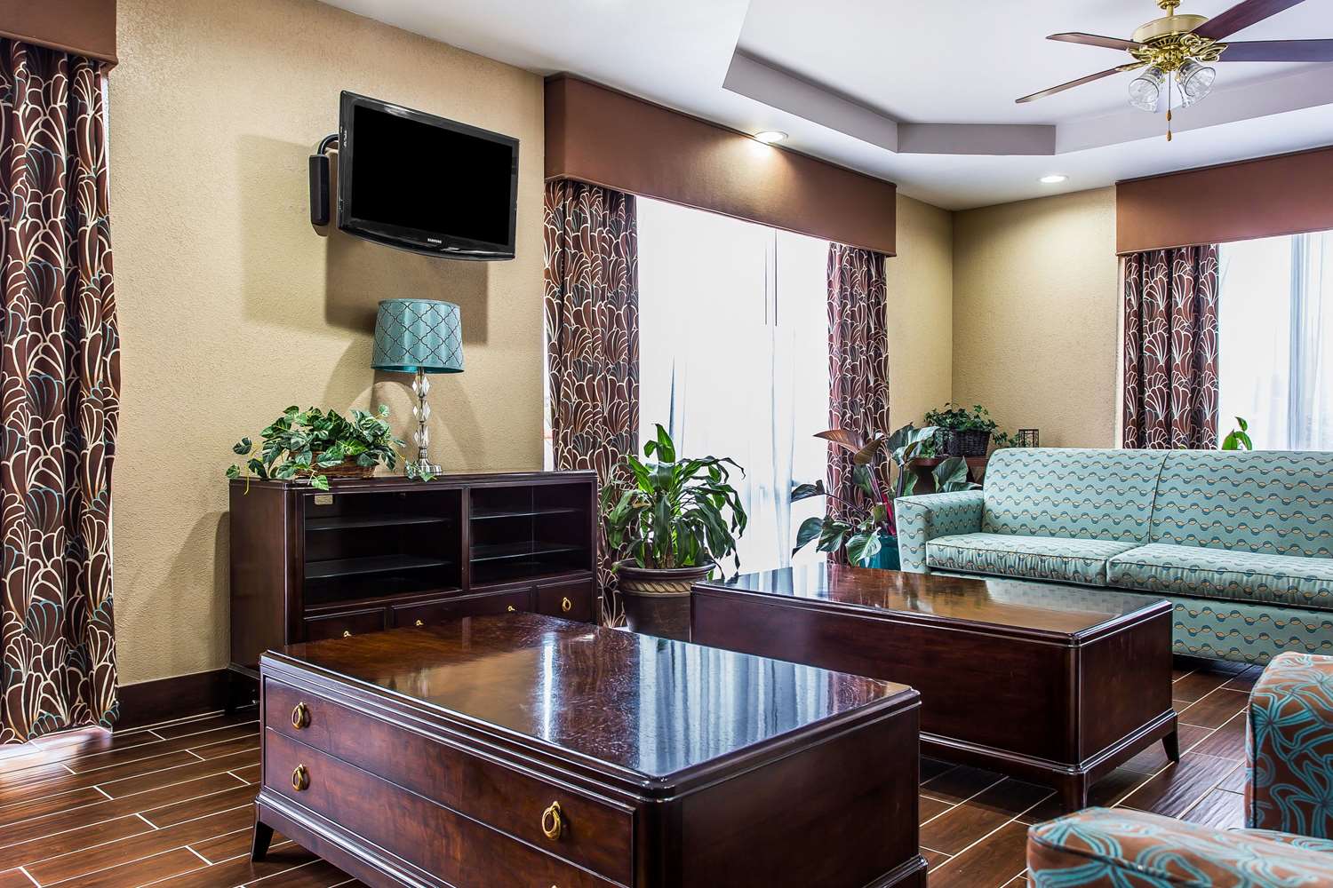 Quality Inn & Suites Orangeburg 26/32