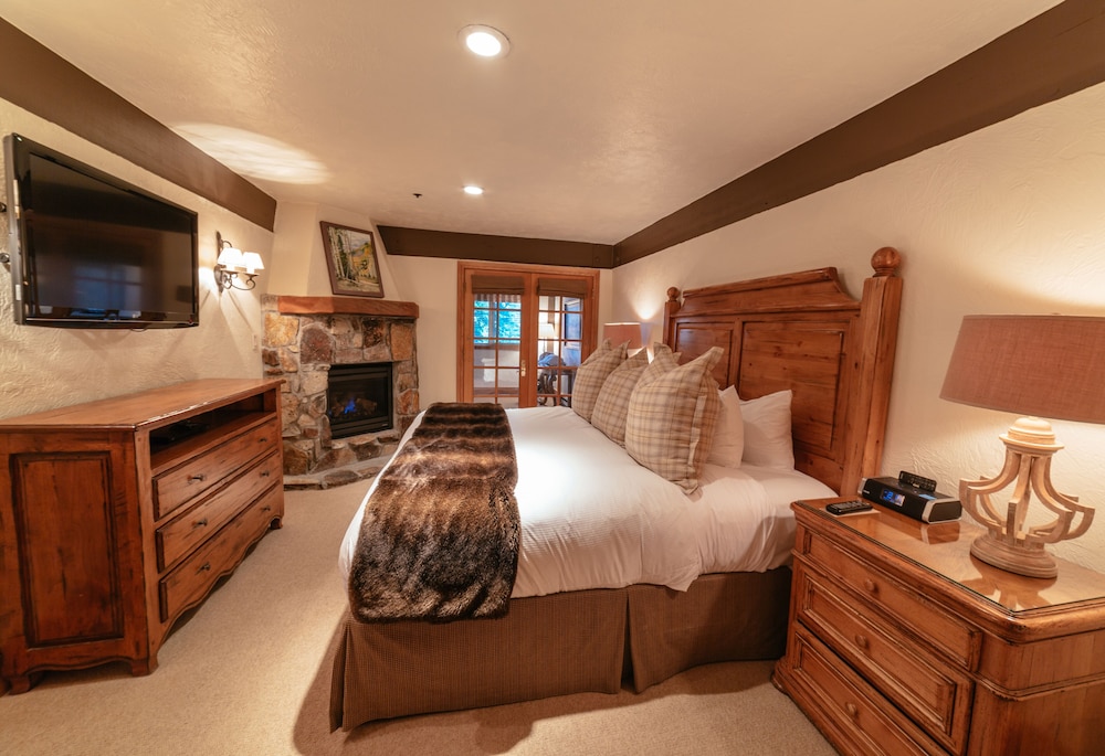 1 Bedroom, Luxury, King Bed, Queen Murphy Bed
