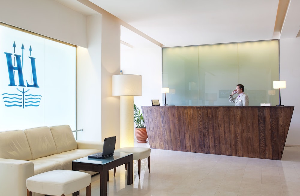LUCY HOTEL 6/40