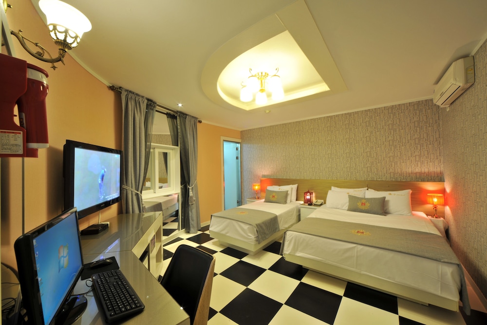 S Hotel 17/33