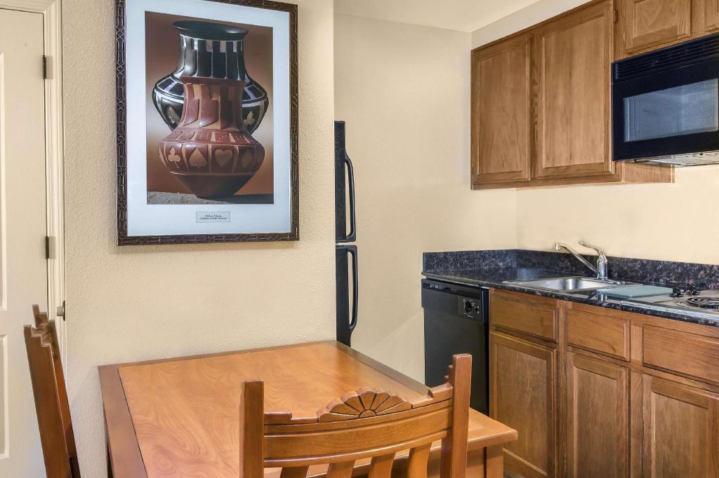 SUITE, 2 QUEEN BEDS, ACCESSIBLE