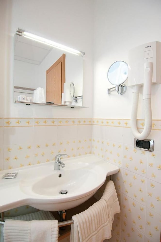 Complesso Terme Vescine 40/41