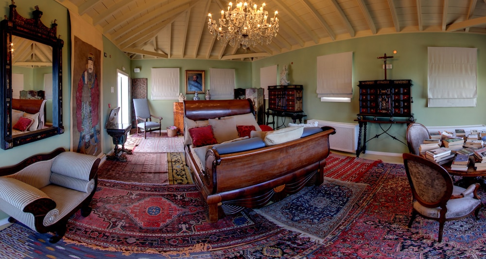 Hacienda De Abajo - Adults Only 25/50