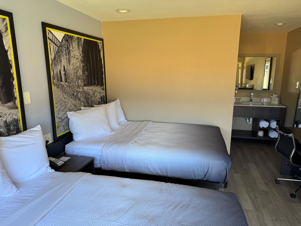 Super 8 by Wyndham Big Spring 12/28