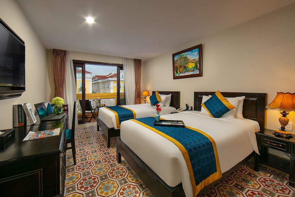 Deluxe, Queen Bed, Old Town View, Balcony