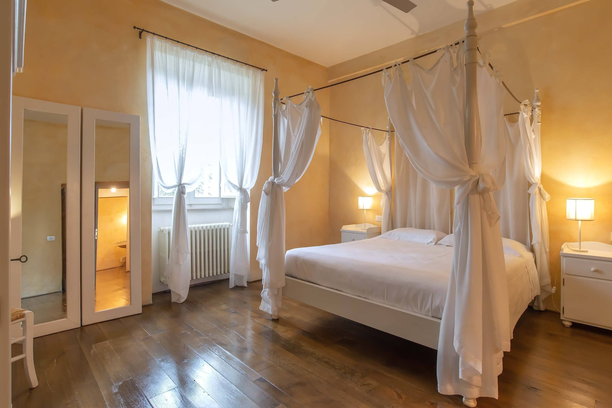 DELUXE, SUITE