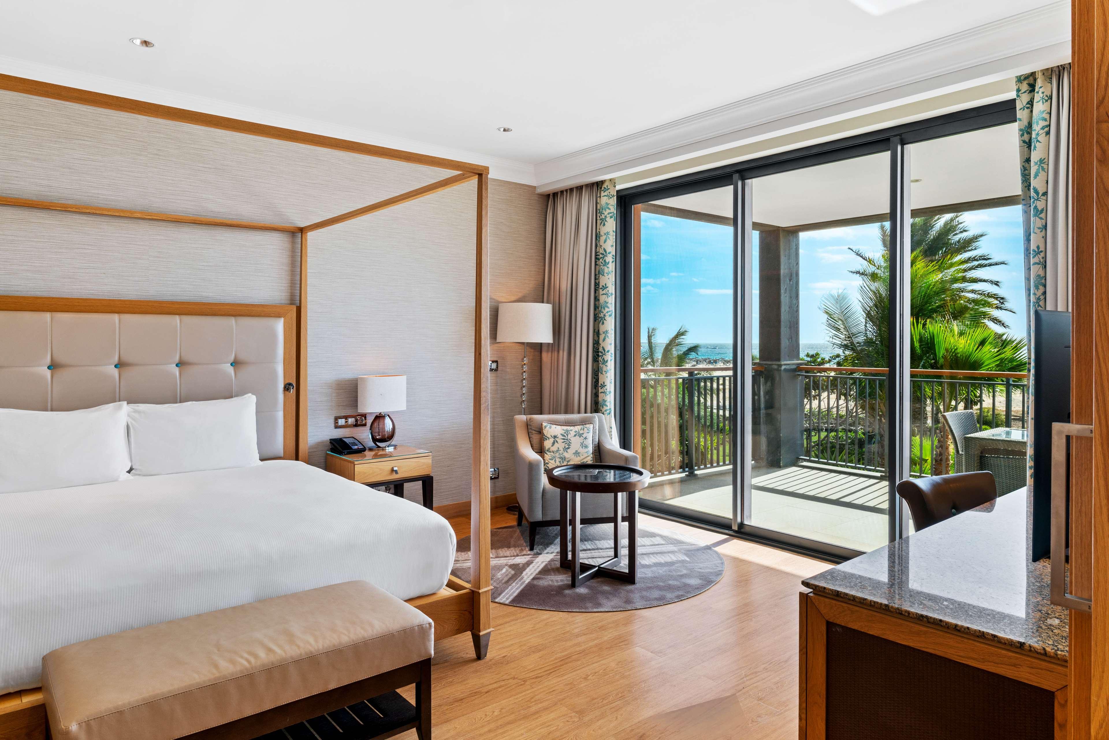 Deluxe, Suite, King Bed, Pool and Ocean View