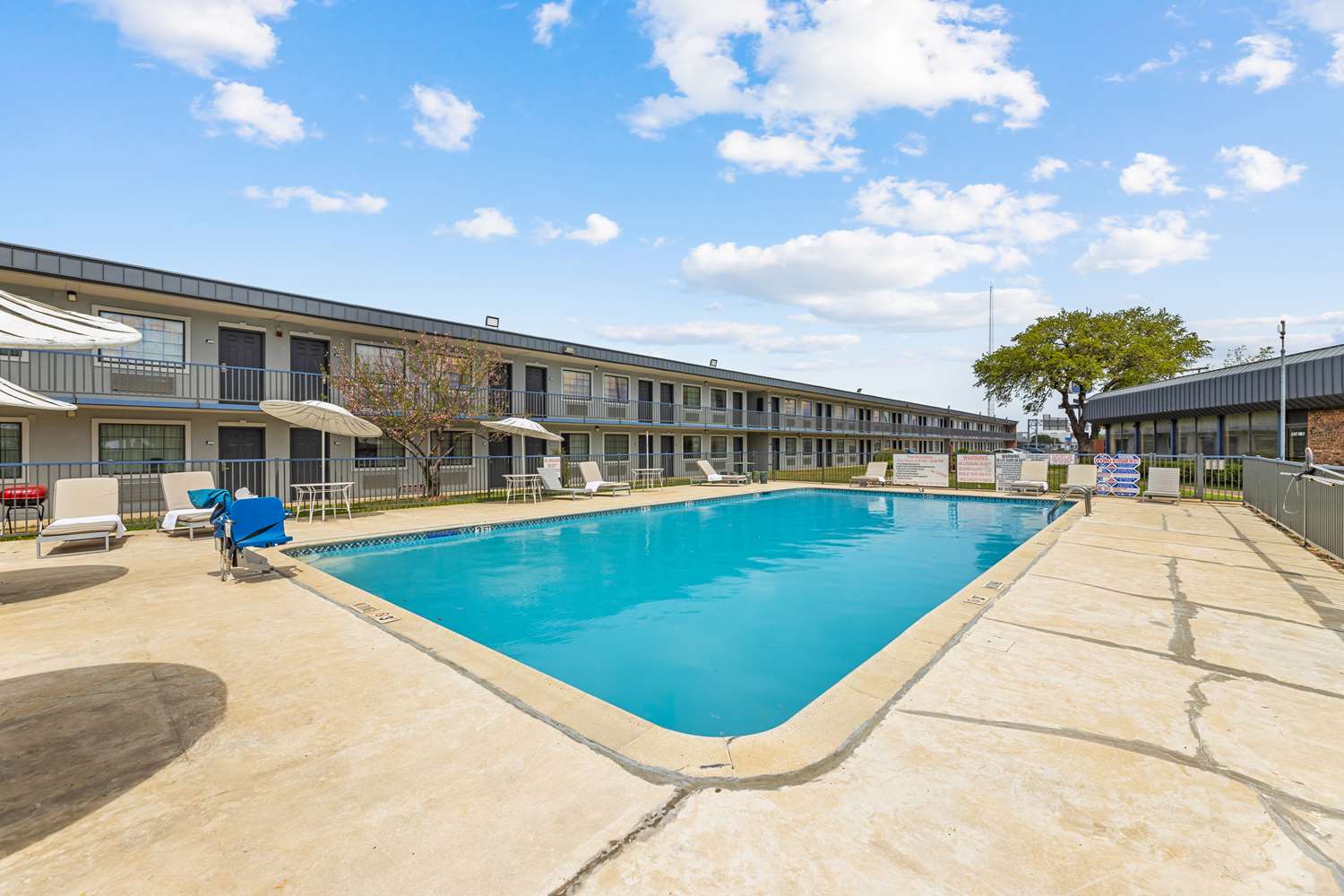 Americas Best Value Inn Ft. Worth Hurst 33/37