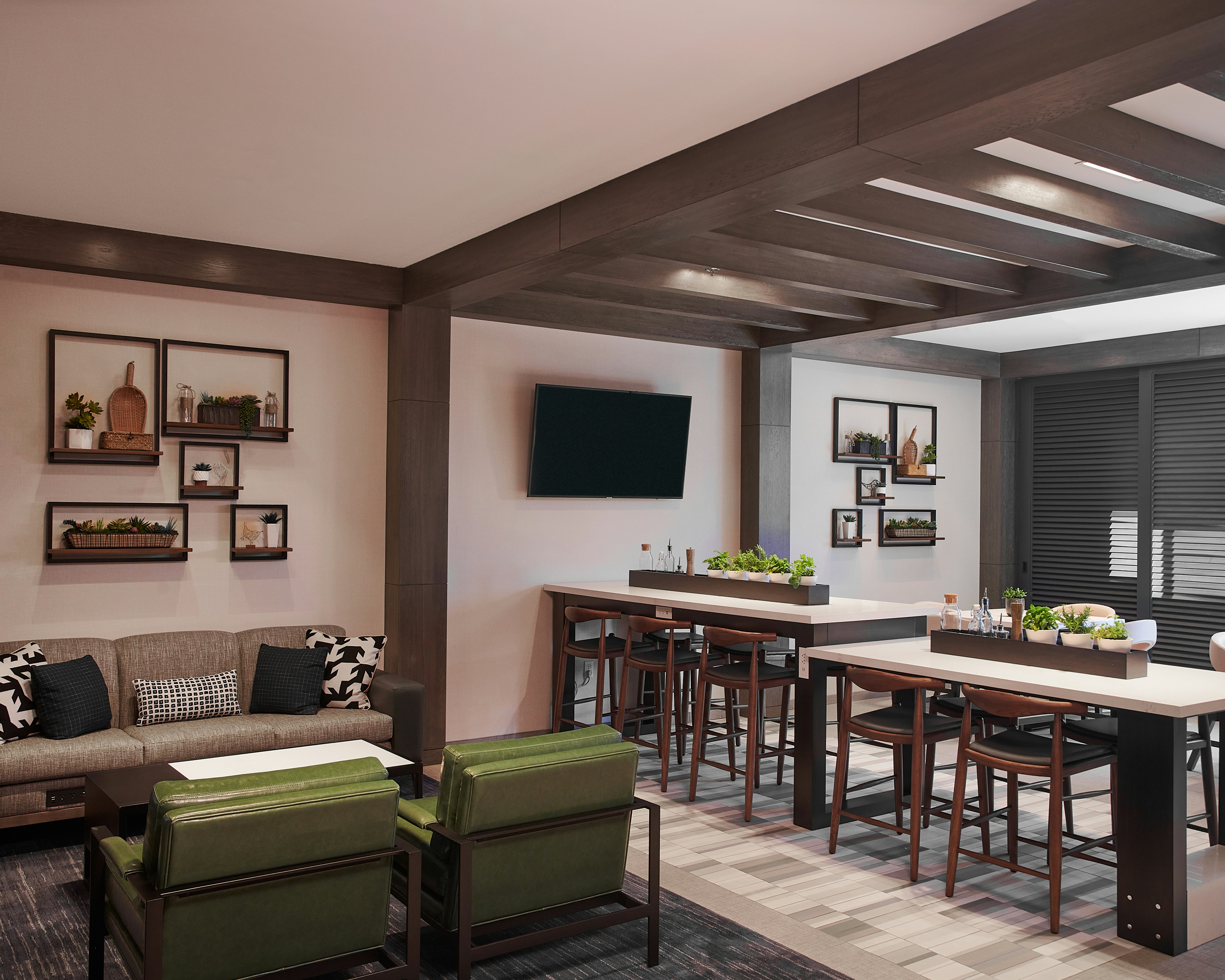 Hampton Inn and Suites Los Angeles /Sherman Oaks (ex Hampton Suites LAX Van Nuys) 18/29