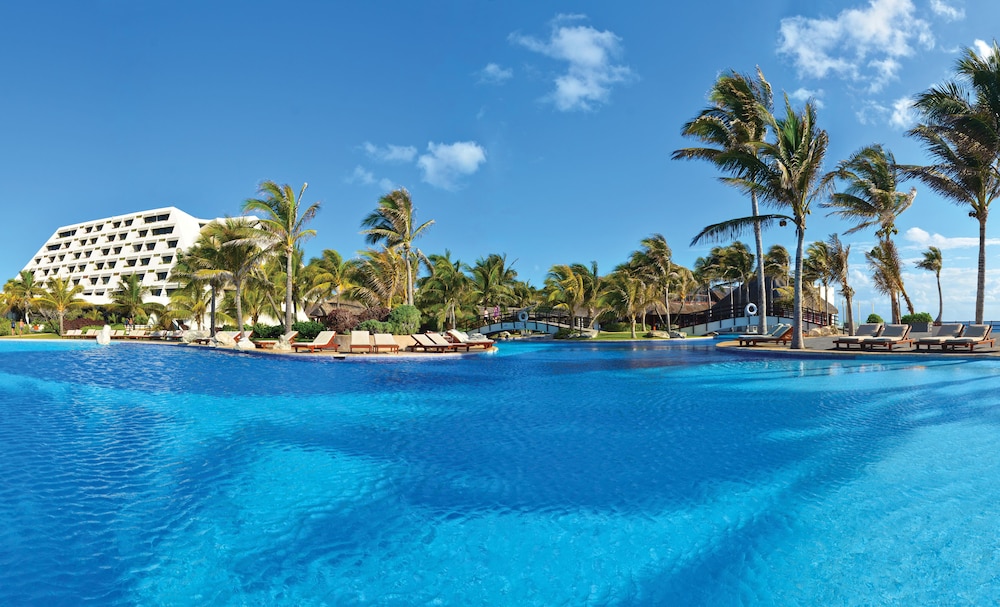 Pyramid at Grand Oasis All Inclusive 4/68