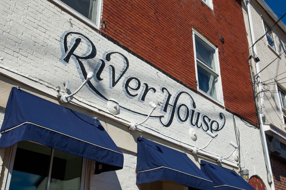 Ale House Inn 1/30
