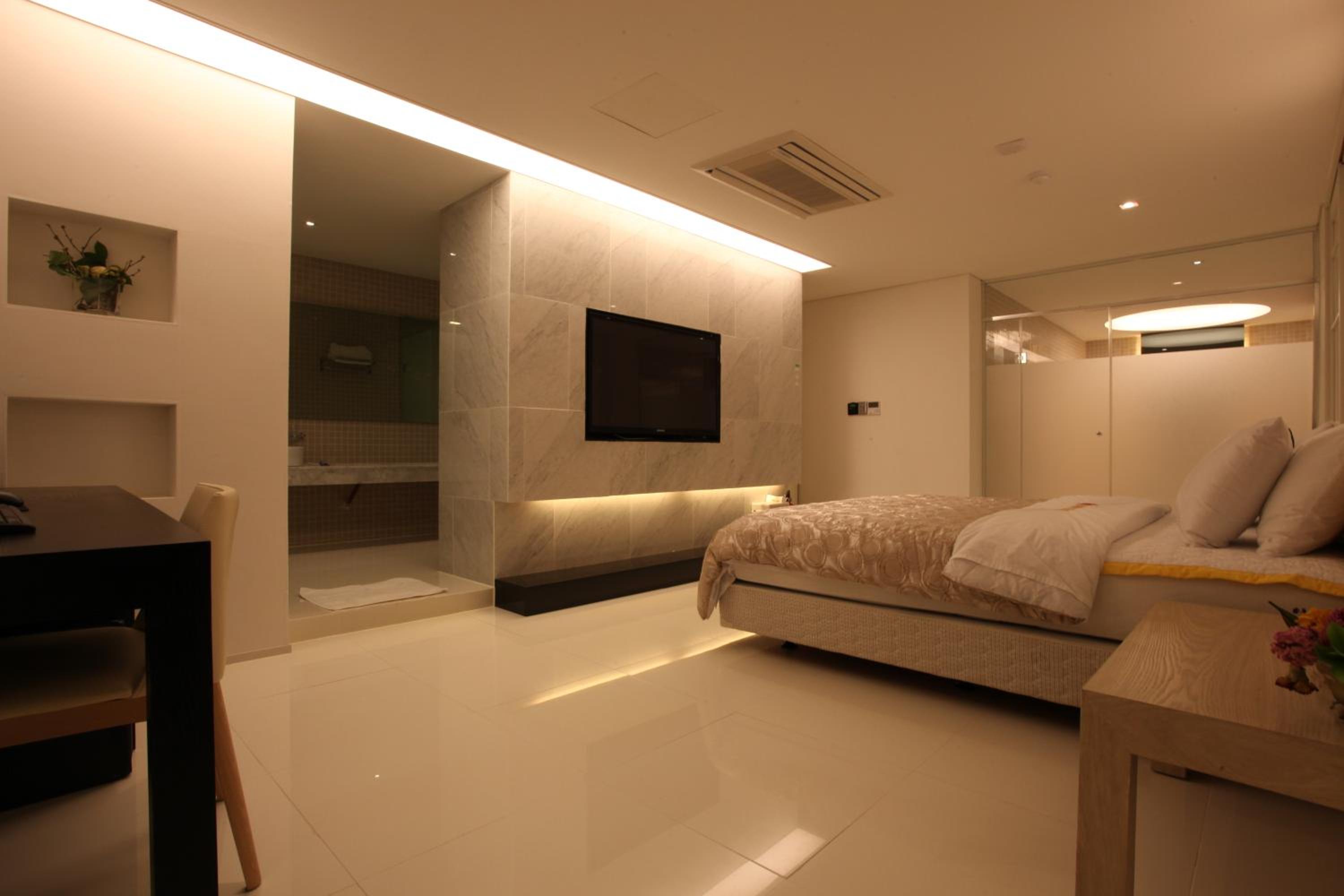 Yuwon Hotel 43/57