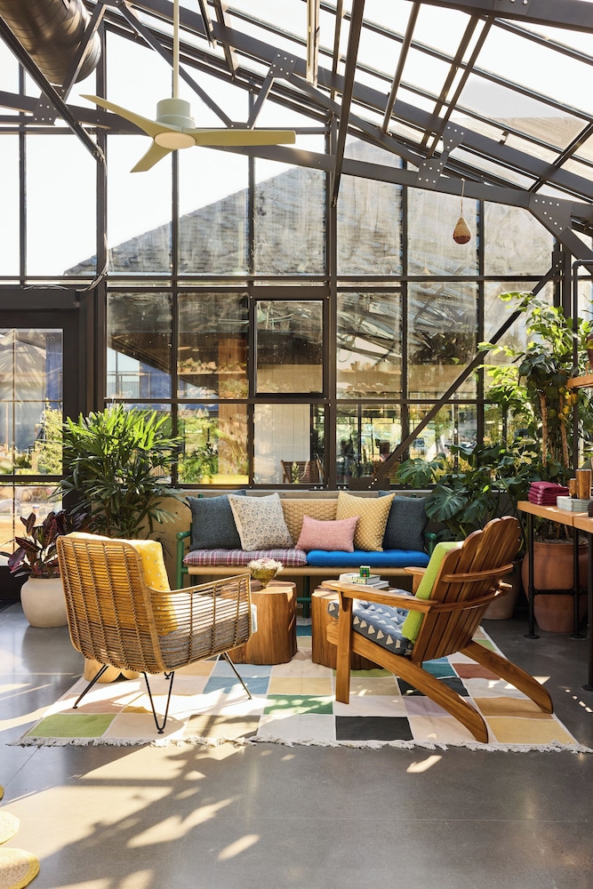 Treehouse Hotel Silicon Valley 30/50