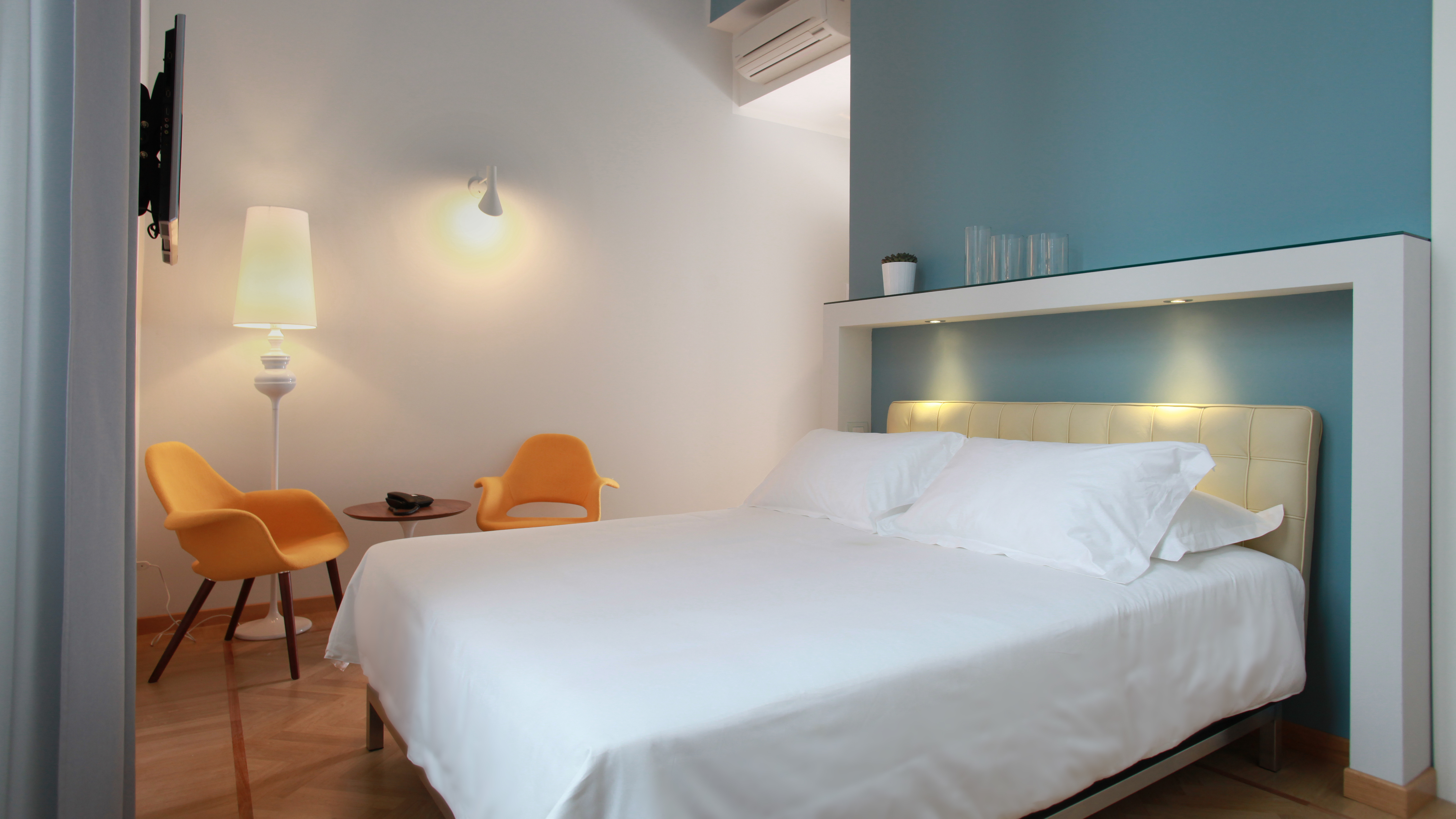 Classic, Double Bed, Side View