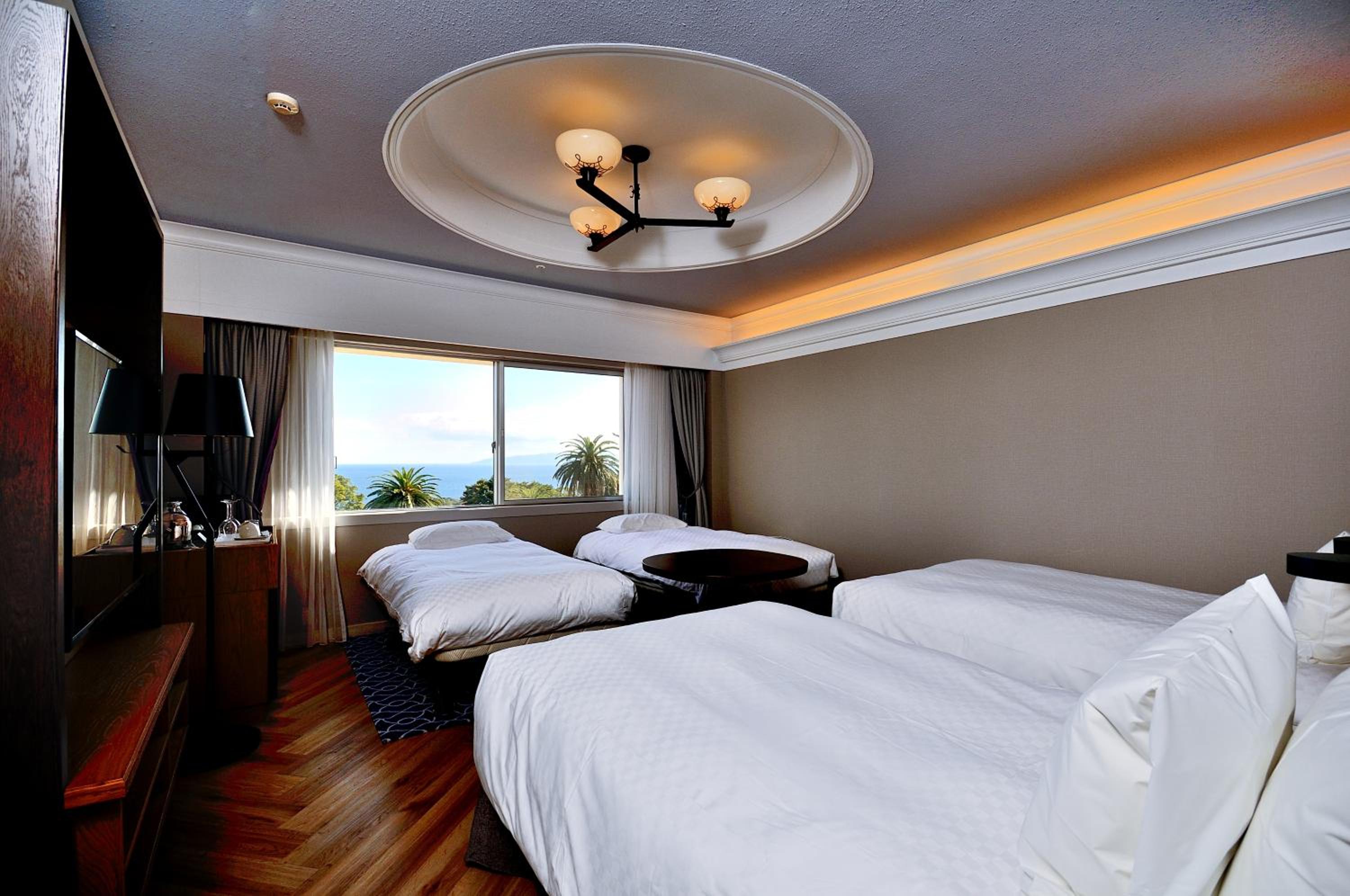 Quartet, Superior, Twin Beds, Ocean View, 2 Sofa