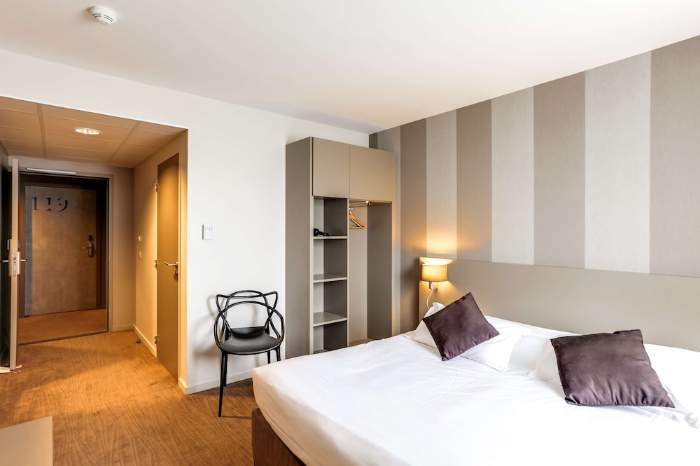 Brit Hotel Binic 11/60