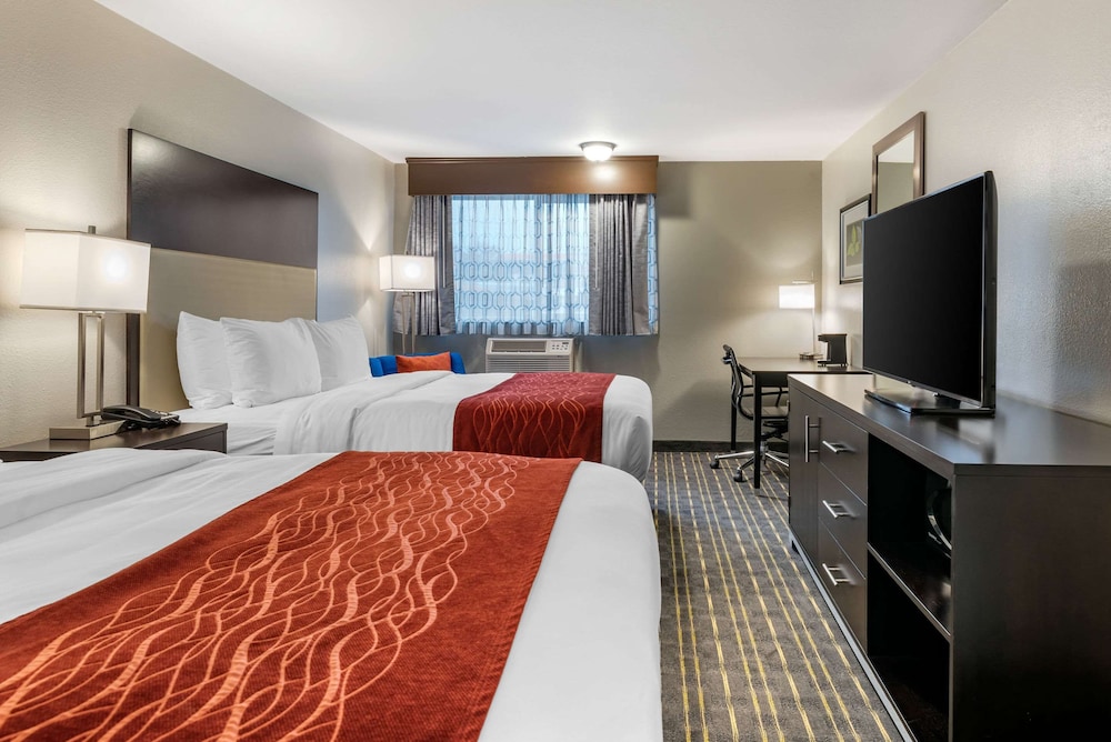 Comfort Inn and Suites Tigard near Washington Square 20/35