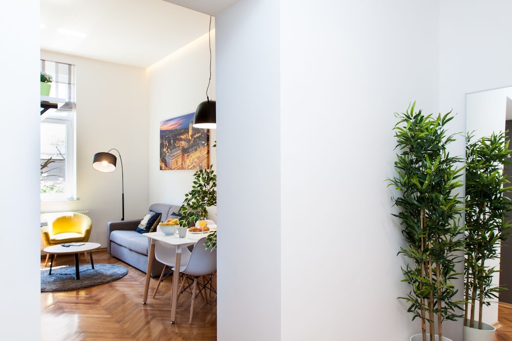 Loox Serviced Apartments Hatzova 19/33