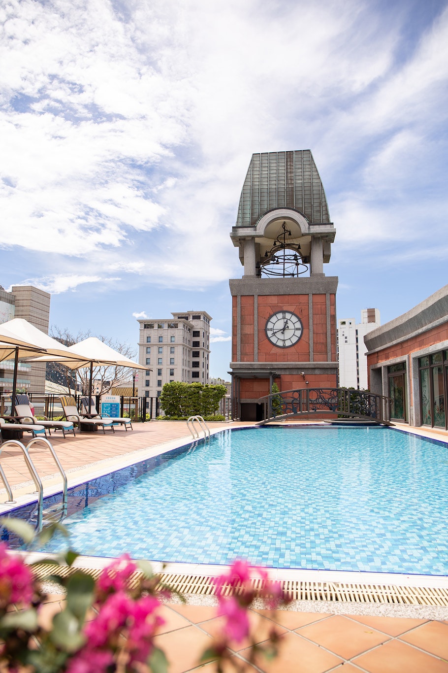 GRAND VICTORIA HOTEL 72/73