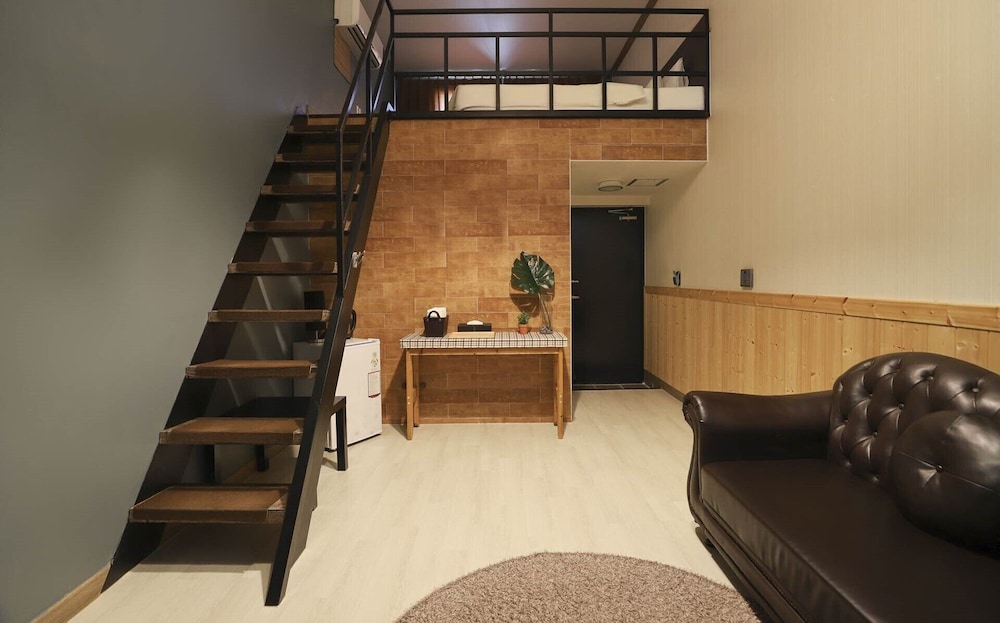Hotel Hue Loft 10/50