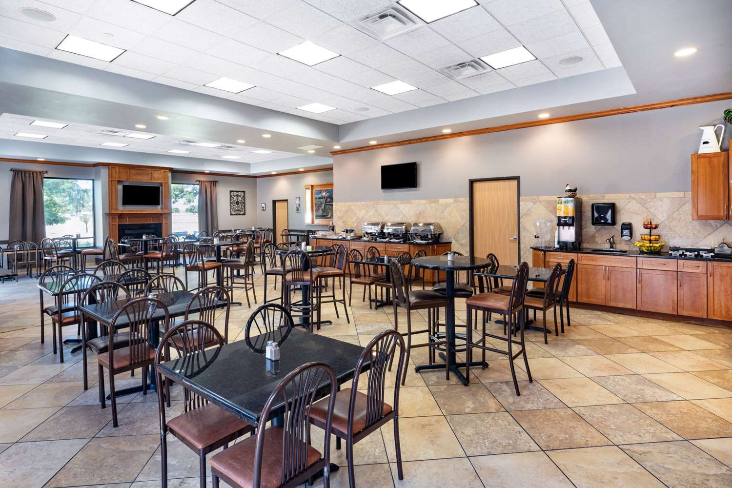 AmericInn by Wyndham Aberdeen Event Center 43/61