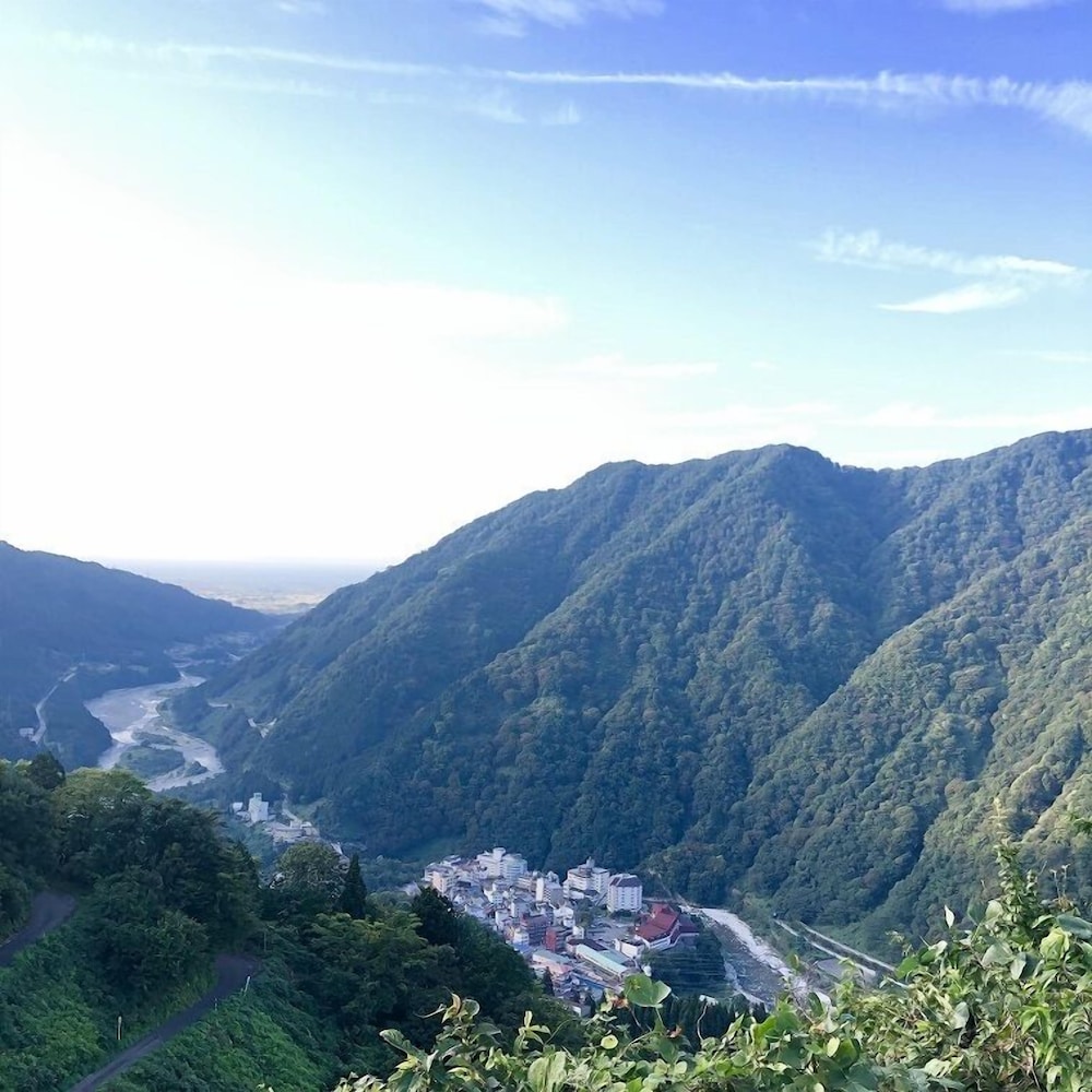 Kurobe Unazukionsen Yamanoha (ex New Otani Unatsuki) 69/74
