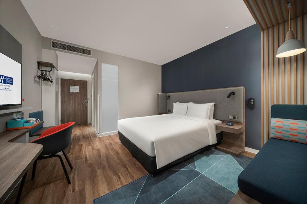 Standard, King Bed, Smoking, HOLIDAY INN EXPRESS Changchun Jingyue 2/4