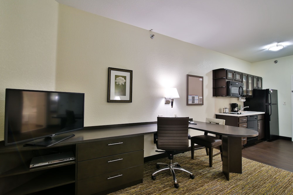 Candlewood Suites Bismarck 48/51